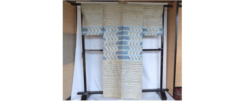 Photo of Kudzu-fu Kimono,White Waves